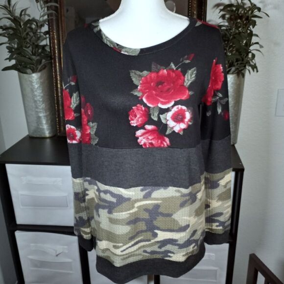 A.GAIN BLACK, CAMO, & FLORAL OVERSIZED PULLOVER SZ.S EUC - Picture 2 of 6